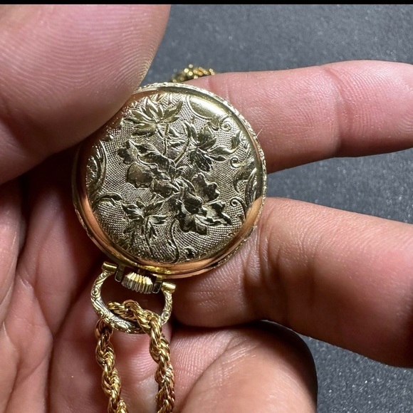 Vintage Sutton Gold Ornate Pendant Pocket Watch On 24” Monet Rope Chain Working - Picture 8 of 9